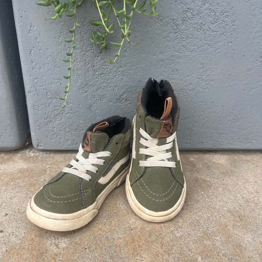Vans Kids High-Top MTE Sneakers in Olive and Beige